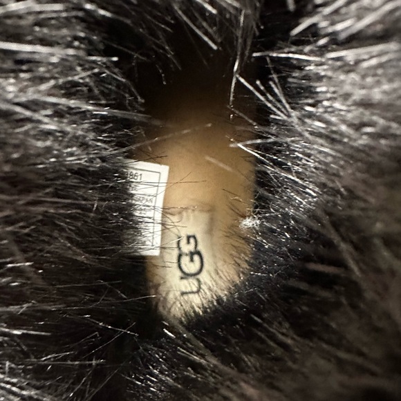 Ugg Amary Fluffy Slippers - Picture 5 of 8